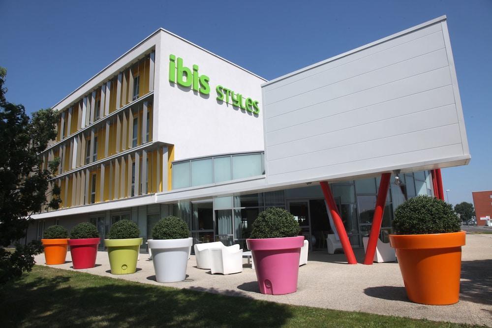Отель Ibis Styles Nantes Reze Aeroport Экстерьер фото